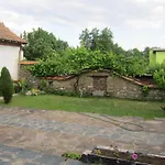 Popov بيت ضيافة 2*